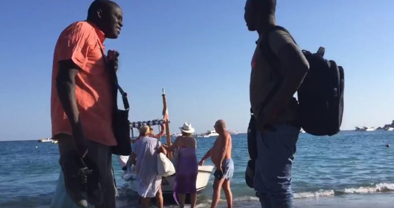 ALTRO CHE RAZZISMO, UNO DEI DUE RAGAZZI COINVOLTI RISPONDE: “SIAMO AMICI, PRENDIAMO SEMPRE IL TAXI BOAT”