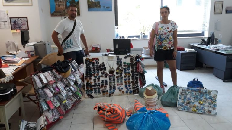 SPIAGGE SICURE: A FORIO SEQUESTRATE 3651 UNITA’ DI MERCE ILLEGALE