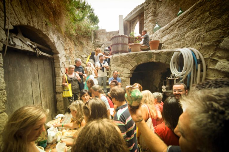 ISCHIA, AL VIA “ANDAR PER CANTINE”: PERCORSI TUTTI I GIORNI, CHIUSURA CON ENZO AVITABILE