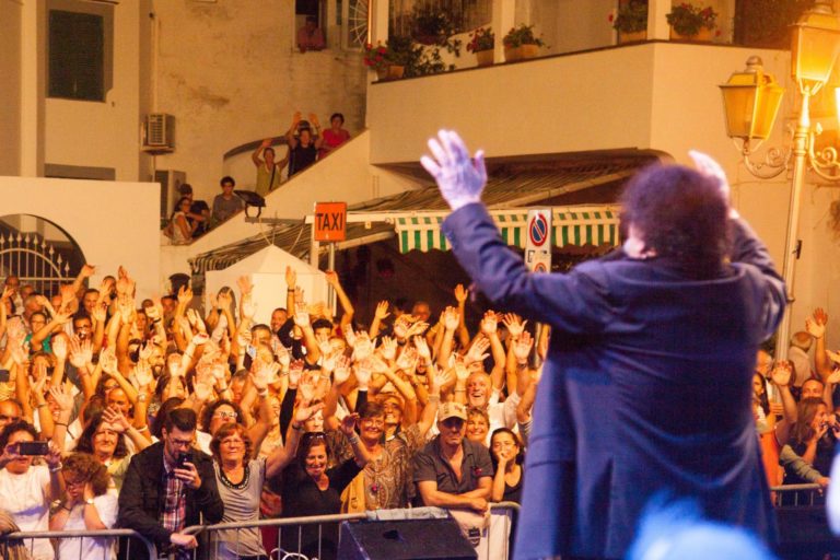 ISCHIA SALUTA “ANDAR PER CANTINE”, GRAN CHIUSURA CON ENZO AVITABILE E LA NOTTE BIANCA DELLA VENDEMMIA