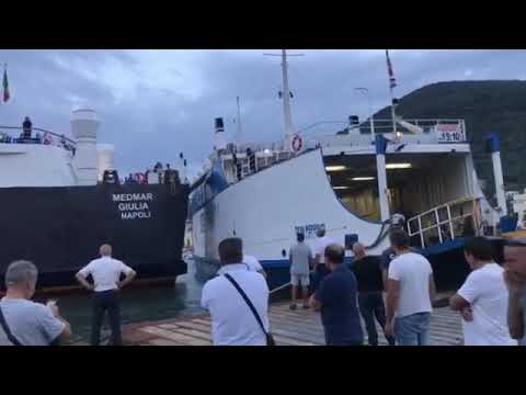 Nave Medmar Giulia problemi di attracco  Porto d’Ischia