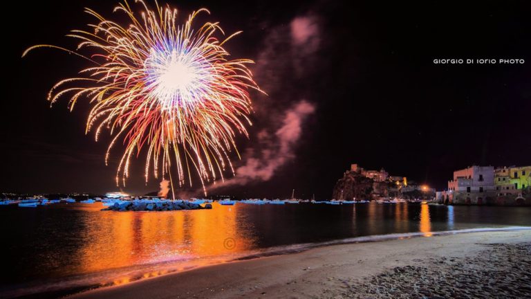 DOMANI LA REPLICA DEI FUOCHI PIROTECNICI DI SAN MICHELE ARCANGELO SU CAMPI FLEGREI TV CN 555