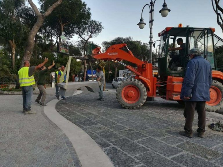 PIAZZA DEGLI EROI, AGGIUNTE ALTRE PANCHINE