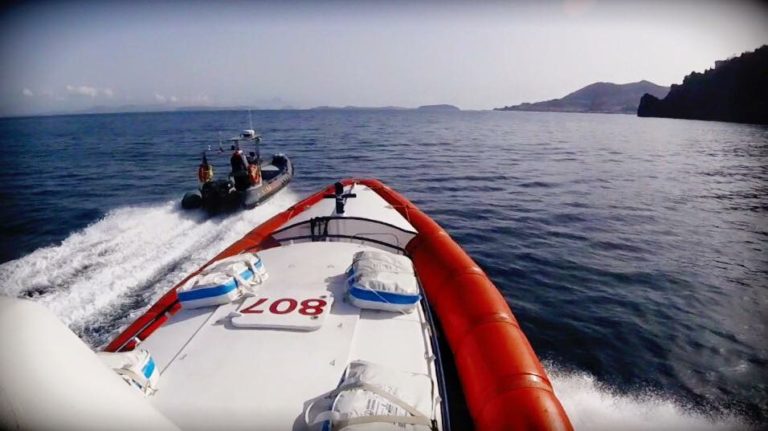 ISCHIA, LA GUARDA COSTIERA SOCCORRE DUE DIPORTISTI A PUNTA CHIARITO