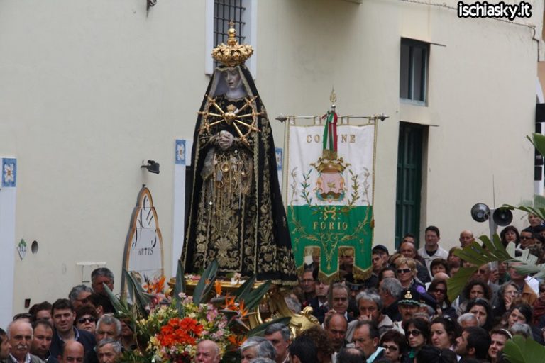 IN DIRETTA SU NUVOLA TV, DOMANI MATTINA, LA PROCESSIONE DELL’ADDOLORATA PER LE STRADE DI FORIO