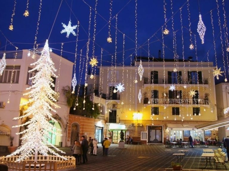 FORIO, ANNULLATI GLI EVENTI NATALIZI IN PROGRAMMA PER MEZZOGIORNO A CAUSA DELLE AVVERSE CONDIZIONI METEO