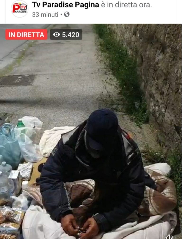 A SCAMPIA UN ISCHITANO DORME PER STRADA DA GIORNI, A DENUNCIARLO SONO I COLLEGHI DI PARADISE TV