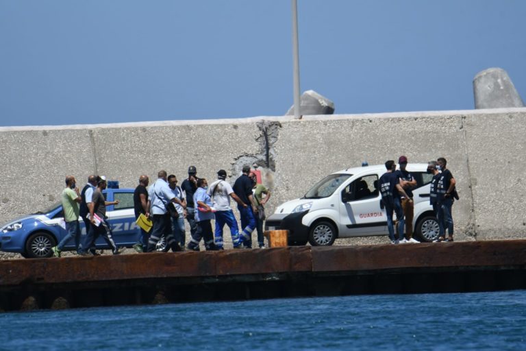 CONTROLLI ANTI DROGA AL PORTO DI CASAMICCIOLA: NESSUNA IRREGOLARITA’ A BORDO DEL TRAGHETTO DEI TRASPORTI SPECIALI