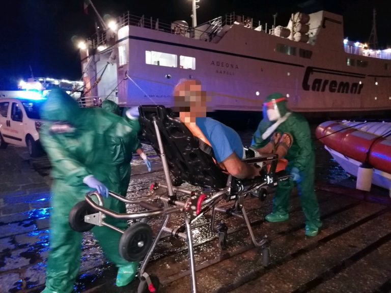 GUARDIA COSTIERA: OPERAZIONE DI EVACUAZIONE MEDICA PER UN MARITTIMO A BORDO DI UN PESCHERECCIO