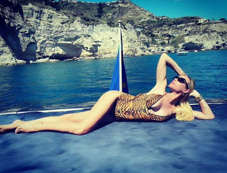 ilary blasi a ischia