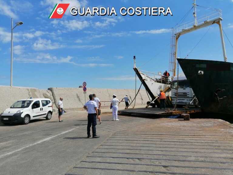 TROPPI PASSEGGERI A BORDO: INTERVIENE LA GUARDIA COSTIERA