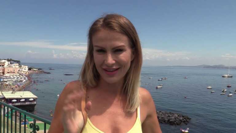 EVA HENGER: “FELICISSIMA DI ESSERE RITORNATA AD ISCHIA, NE SONO INNAMORATA”