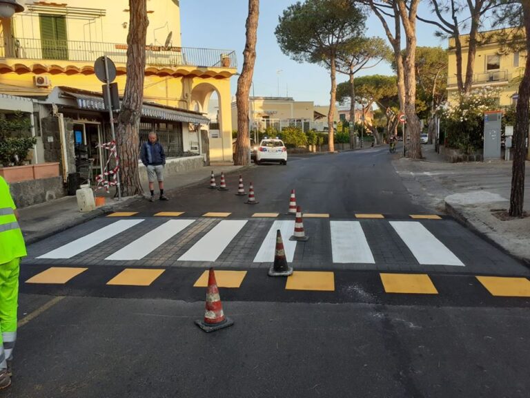 ISCHIA – SICUREZZA STRADALE: ECCO LE STRISCE PEDONALI RIALZATE