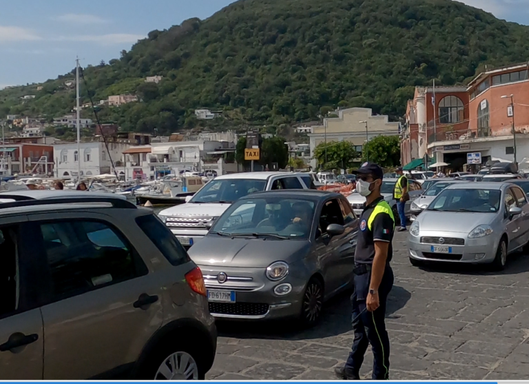 WEEKEND DAI GRANDI NUMERI SUL PORTO DI ISCHIA,GARANTITI DISTANZIAMENTO E SICUREZZA