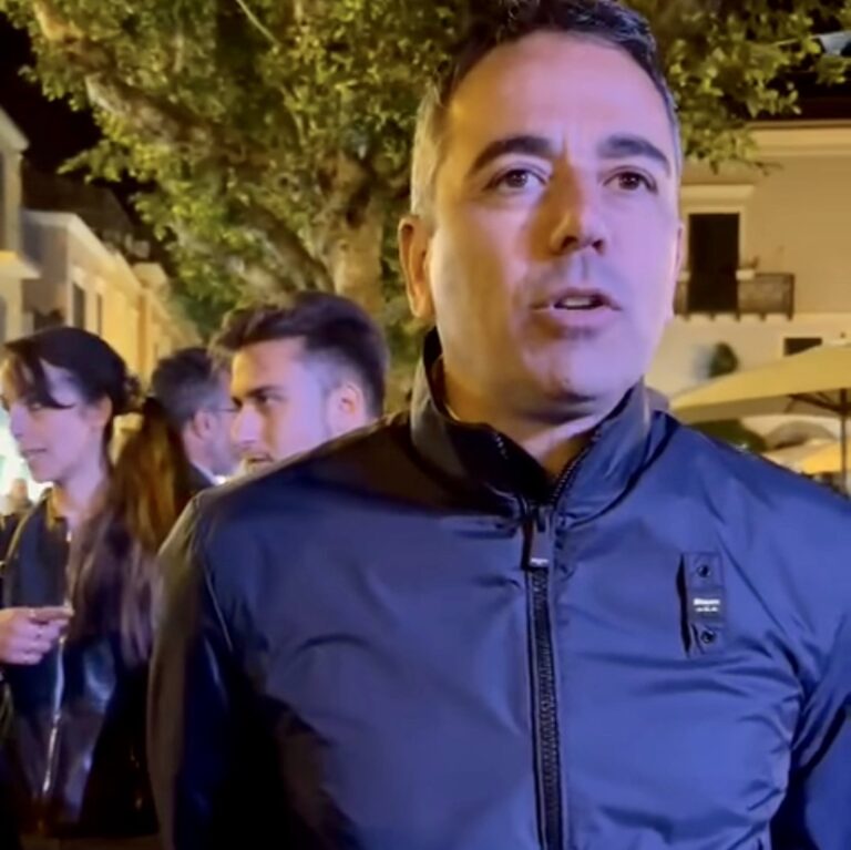 FLASH MOB A FORIO, STANI VERDE: «SAREMO L’AMMINISTRAZIONE DELL’ASCOLTO, BASTA AVER PAURA DELLA POLITICA»