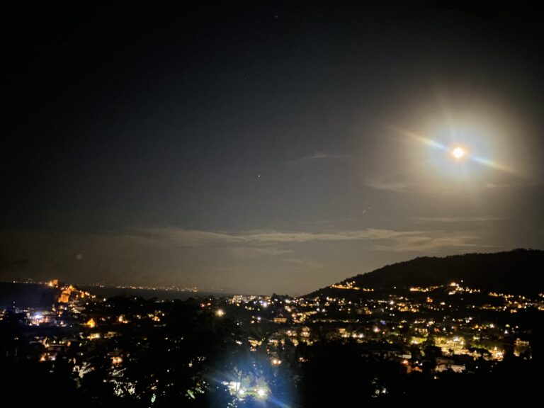 SPETTACOLO NEL CIELO DI ISCHIA: ECCO LA SUPERLUNA DELLO STORIONE