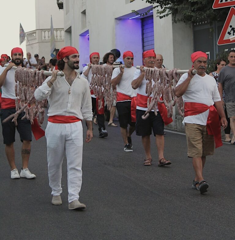 SERRARA FONTANA: GRANDE SUCCESSO PER LA 44MA SAGRA DEL PAESE