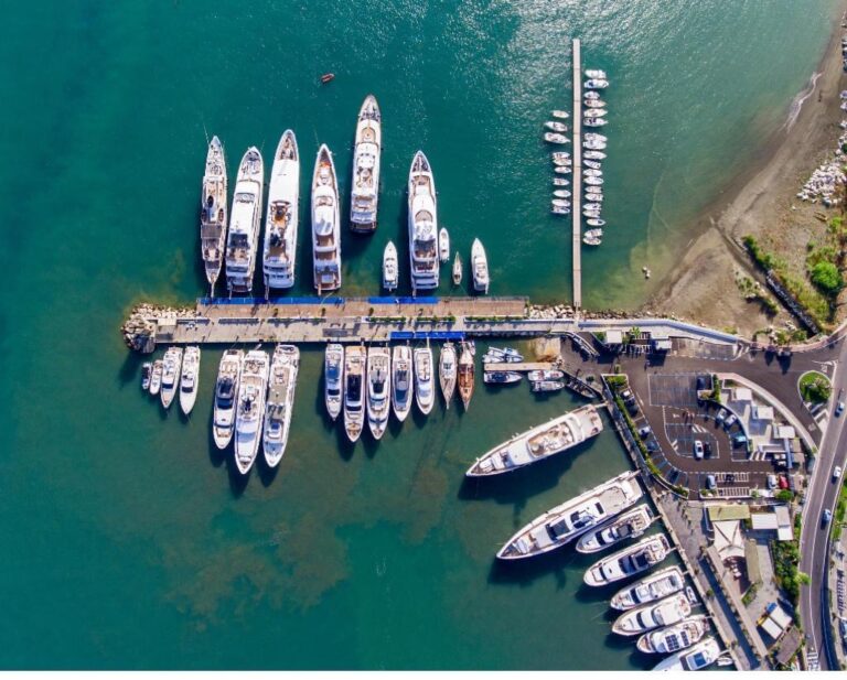 TURISMO: TORNANO I MAXI YACHT NEL PORTO DI CASAMICCIOLA