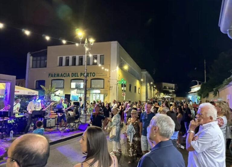 ISCHIA, SUNNIGHT ACCENDE LE DOMENICHE D’AGOSTO: BUONA LA PRIMA