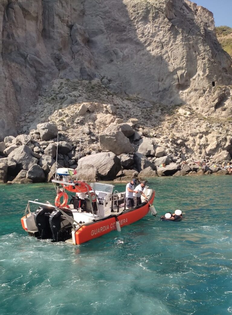 FORIO: SOCCORSO IN MARE, EVACUAZIONE MEDICA DI PERSONA INFORTUNATA