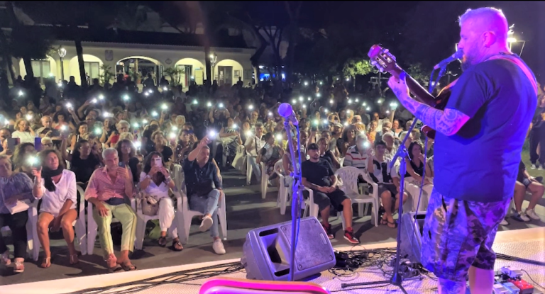 CASAMICCIOLA, EMOZIONI E COMMOZIONE PER LO STRAORDINARIO CONCERTO DI NELLO DANIELE IN RICORDO DEL FRATELLO PINO