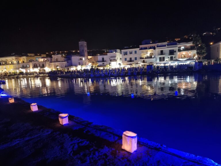 LACCO AMENO, TORNA “NOTTE SUL MARE”, ARIE E CANTI NELLA MAGIA DELLA SERA 