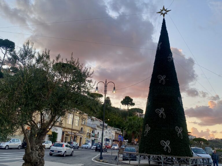 A CASAMICCIOLA IL NATALE E’ GIÀ NELL’ARIA 