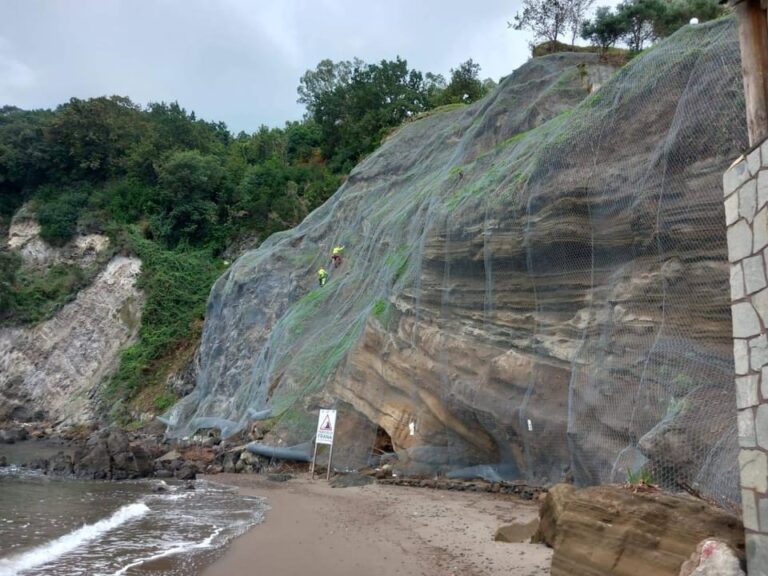 CARTAROMANA, ISCHIA: RECUPERO DEI COSTONI PROSPICIENTI LE FONTI DI ACQUA CALDA