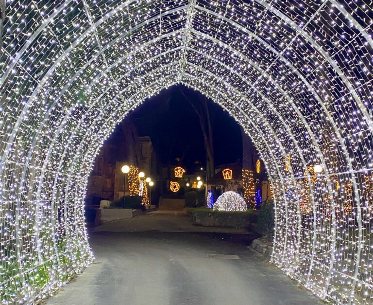 IL NATALE DI CASAMICCIOLA SI ILLUMINA DI SPERANZA