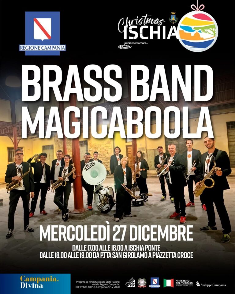 IL NATALE A ISCHIA PROSEGUE CON LA MUSICA ITINERANTE DELLA BRASS BAND MAGICA BOOLA 