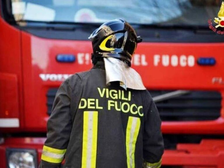 Forio, abitazione in fiamme: sul posto vigili del fuoco e forze dell’ordine