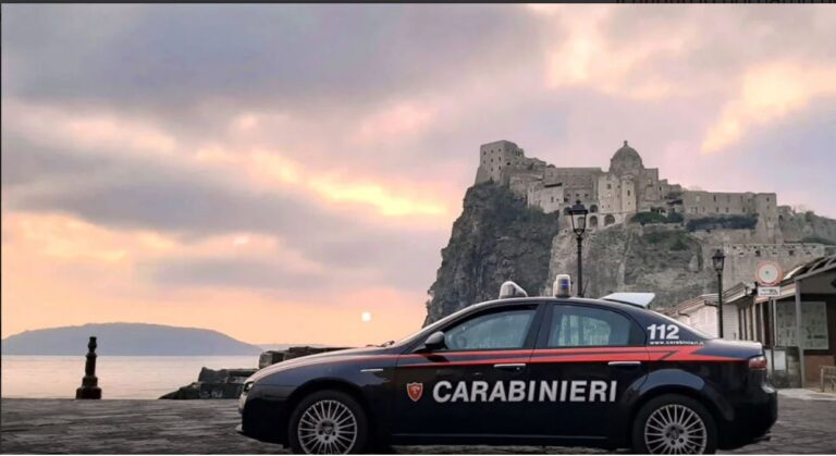 ABUSIVISMO, CONTROLLI A FORIO: CARABINIERI DENUNCIANO 6 PERSONE