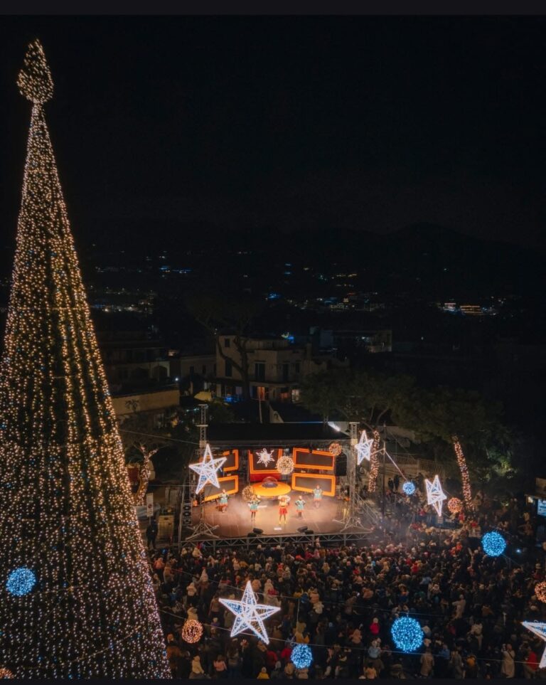 Natale a Ischia: Un Successo Luminoso Firmato “Lucilla”