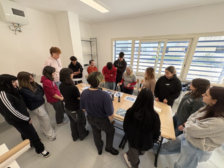 Seminario di Cianotipo al Liceo Artistico Buchner di Ischia: L’Antica Tecnica Fotografica con Lucia Calabrino