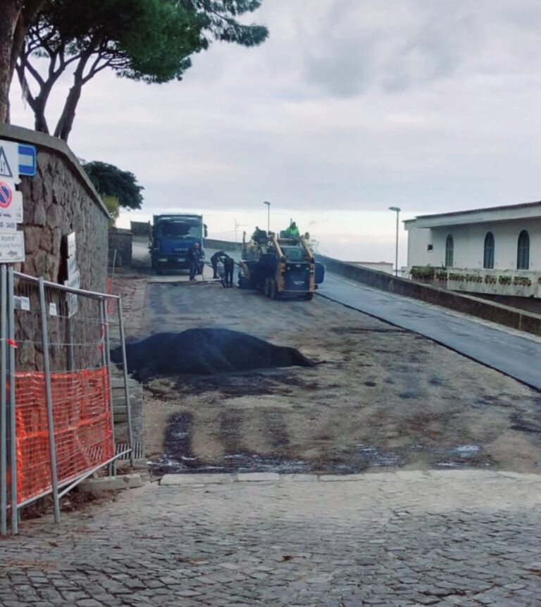 Casamicciola: Lavori di Manutenzione a Via De Rivaz in via di completamento