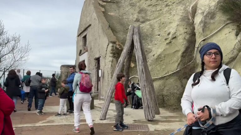 INAUGURATA LA NUOVA VIA EPOMEO A SERRARA FONTANA NEL GIORNO DI S. NICOLA TRA STORIA E TRADIZIONE